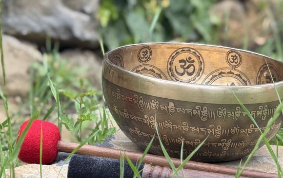 tm-QLdiW Tibeti hangtálak, hangtálfürdő, hangtálkezelés, hangmasszázs